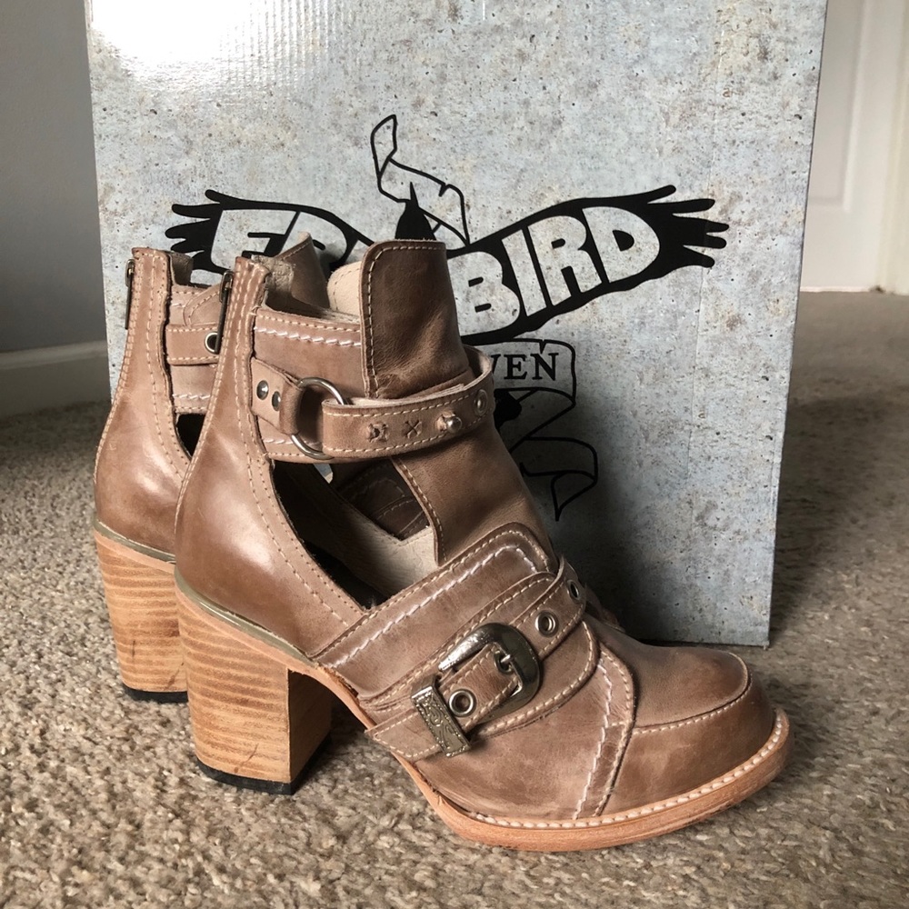 Freebies Sonoma Taupe size 8